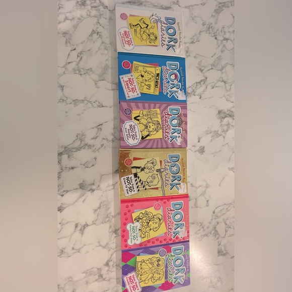 Dork diaries books 4,5,7,8,10,11 - Picture 1 of 6